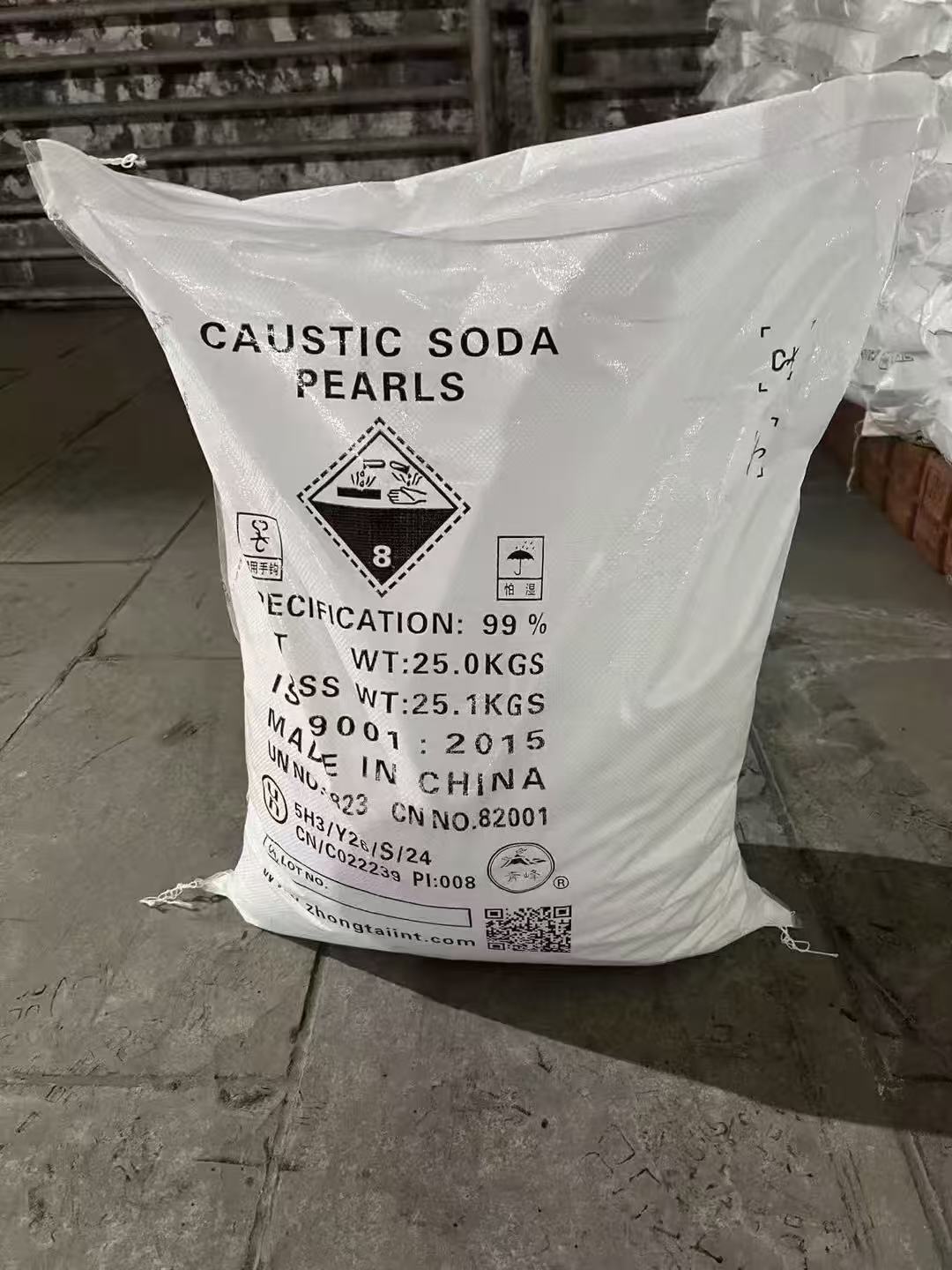 Caustic Soda Pearls Food Grade in 25kg Bag Factory Price